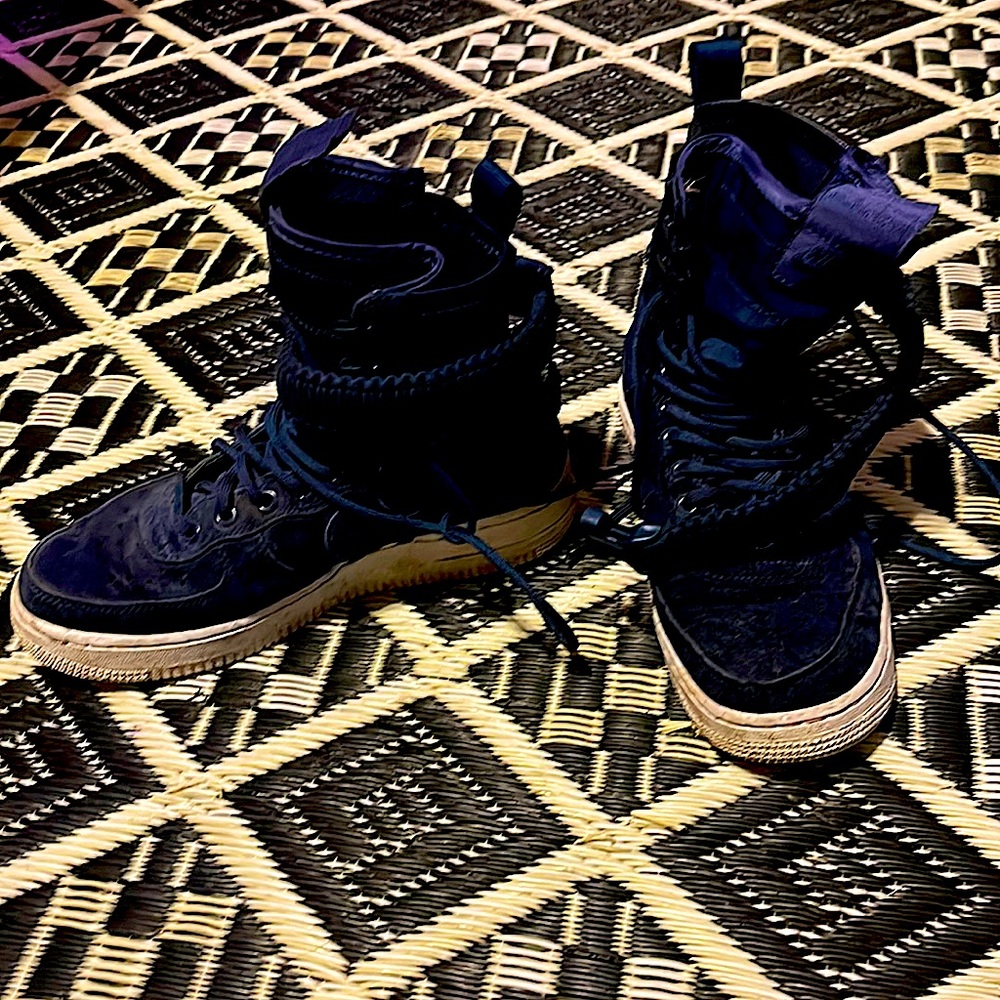 Nike air Jordan’s with secret pocket dark blue suede